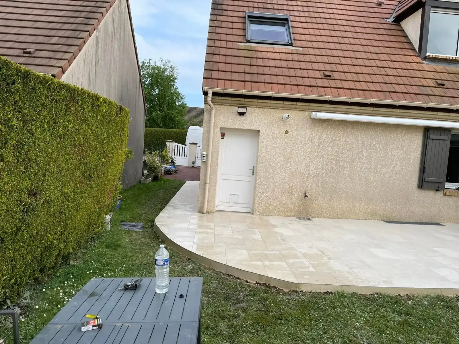 Extension vitrée finie vue du jardin